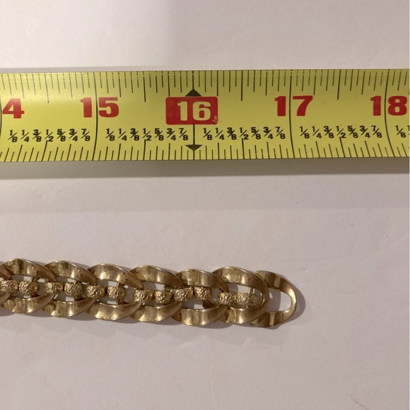 Elegant Gold Necklace Set - Picture 6 of 8